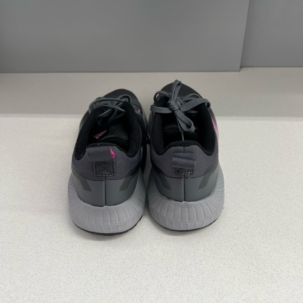 Adidas - Picture 3 of 6